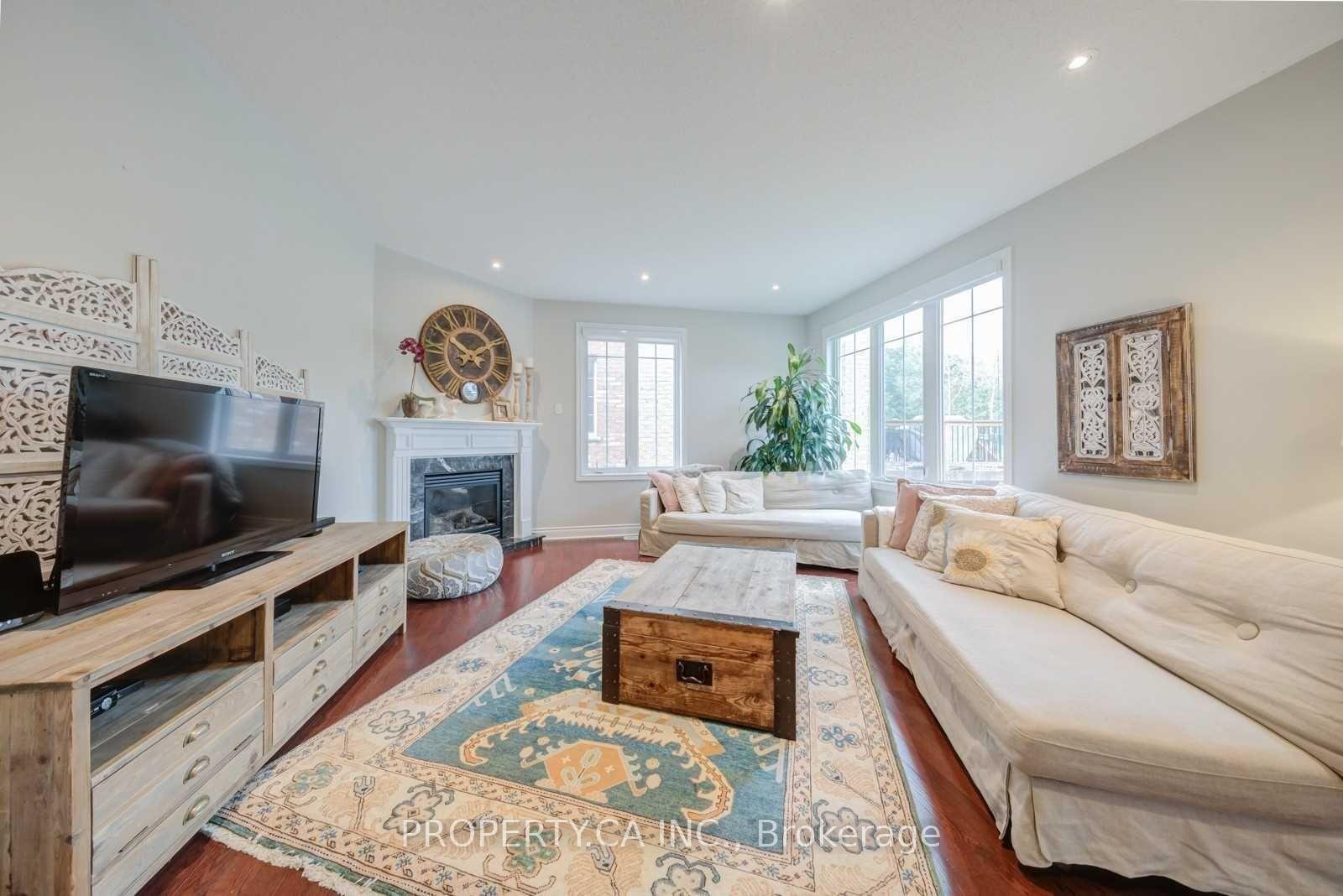 Photo 5 of 552 Valley Vista Drive, Vaughan, Patterson — HOMEH