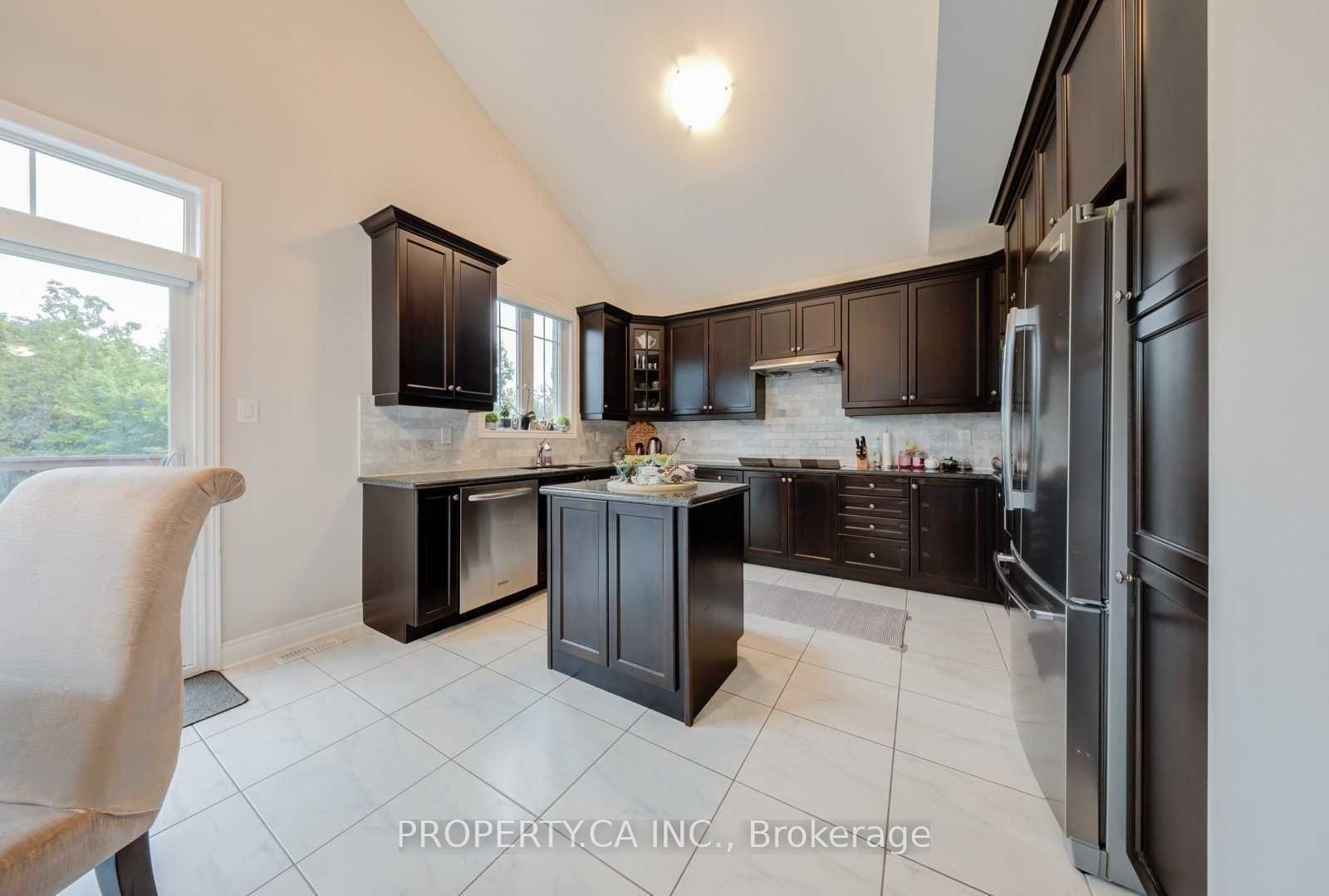 Photo 8 of 552 Valley Vista Drive, Vaughan, Patterson — HOMEH