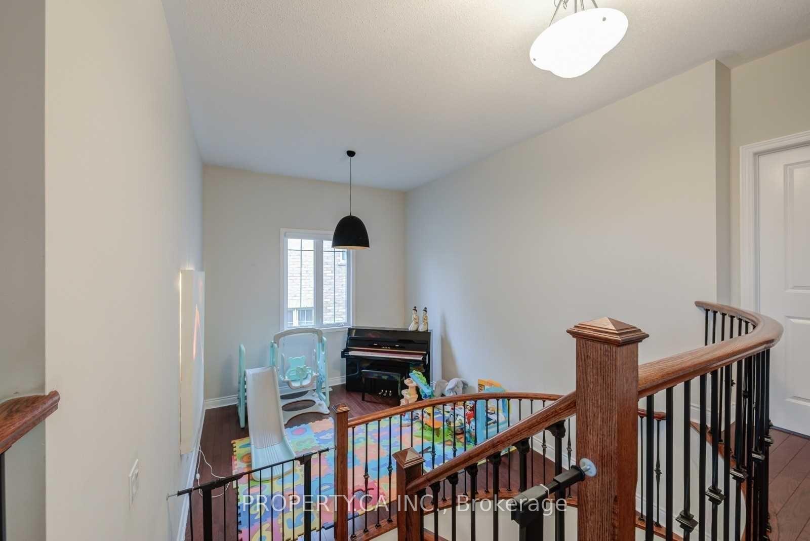Photo 10 of 552 Valley Vista Drive, Vaughan, Patterson — HOMEH