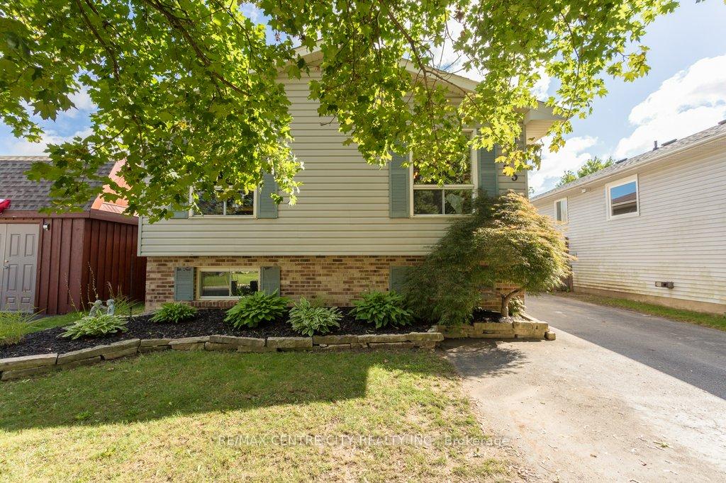 Front of 55 Melanie Drive E