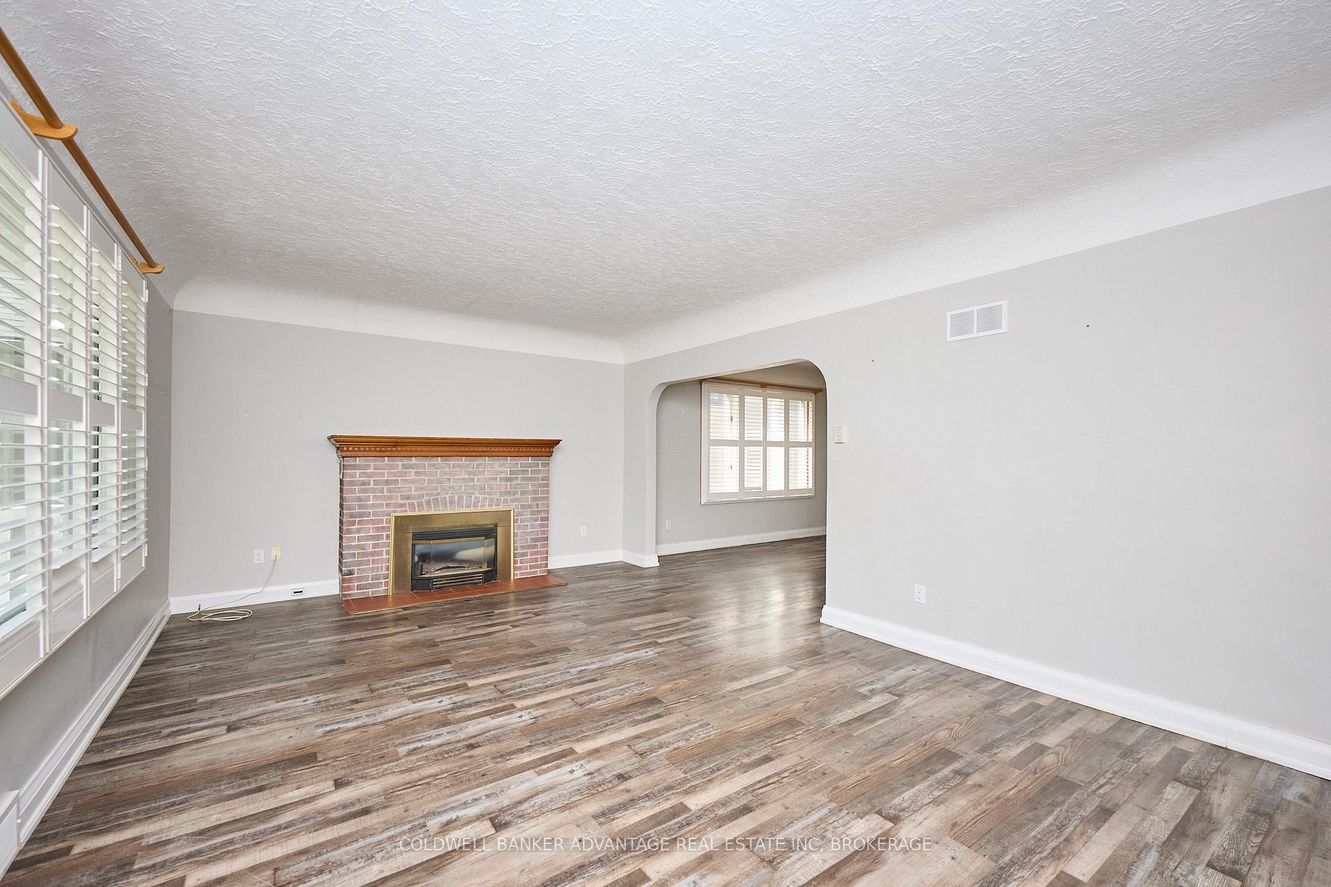 Photo 5 of 49 Carlton Avenue, Welland, N. Welland — HOMEH