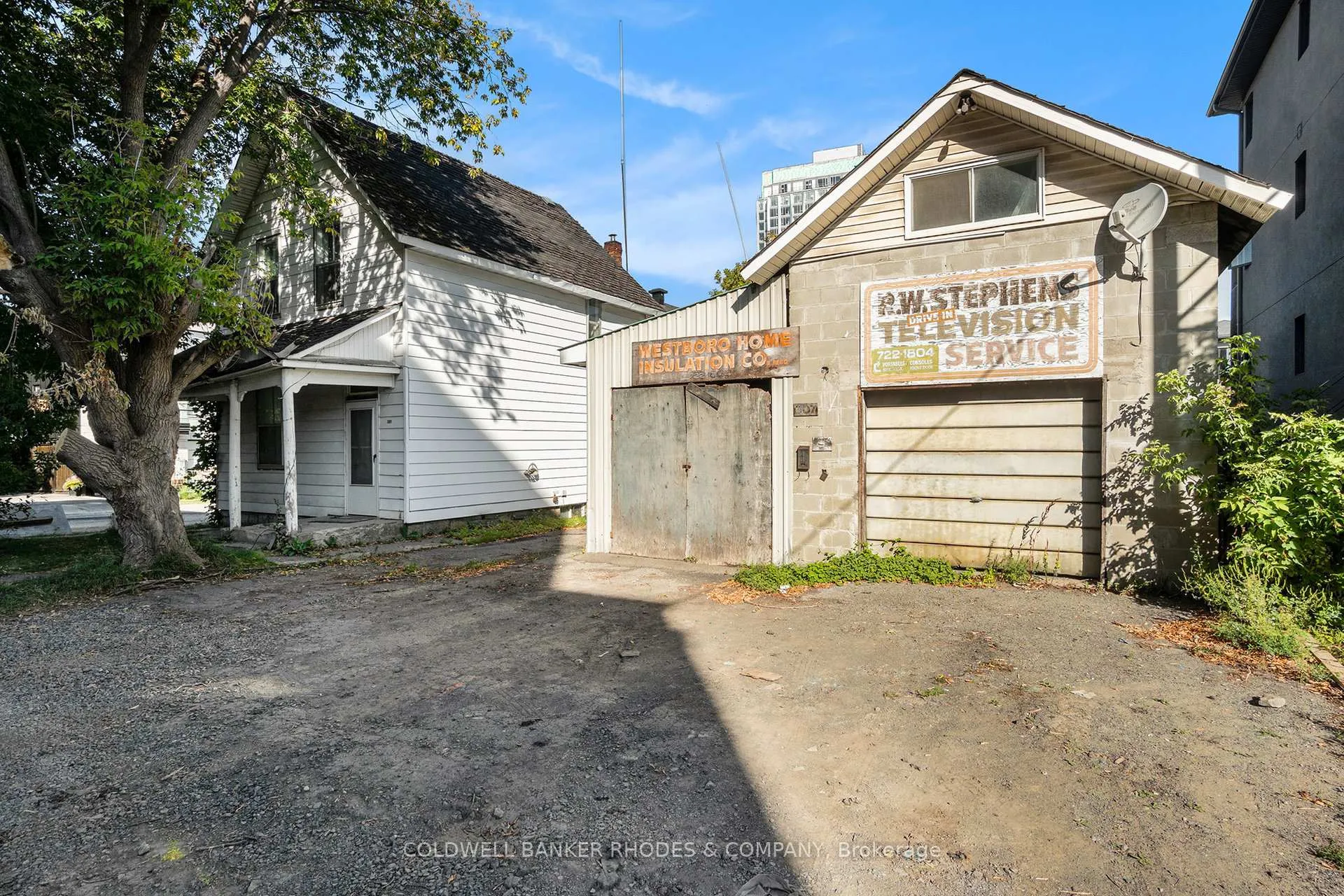 Front of 309 Picton Avenue