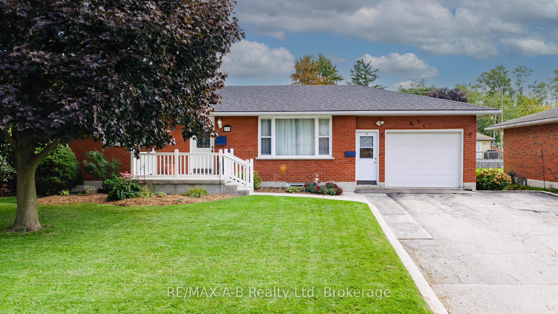 Photo 3 of 221 Coulton Drive, West Perth, Mitchell — HOMEH