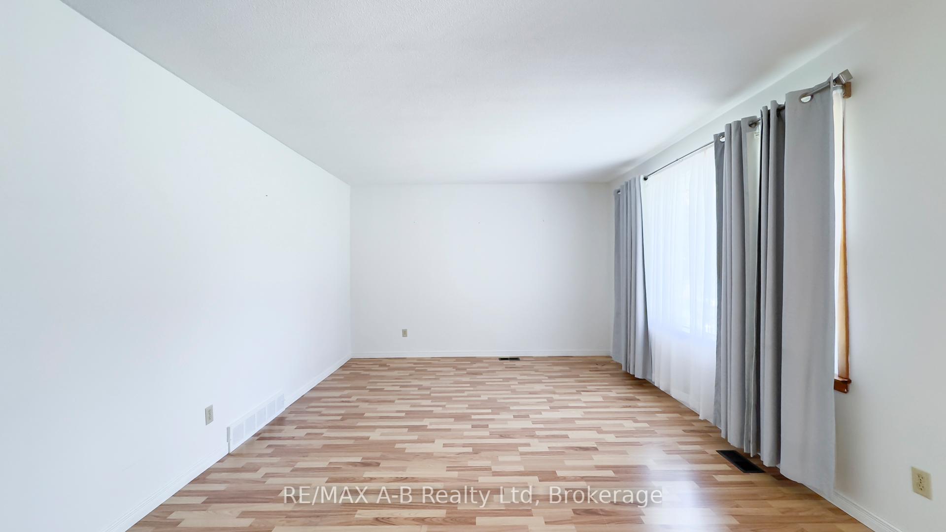 Photo 5 of 221 Coulton Drive, West Perth, Mitchell — HOMEH