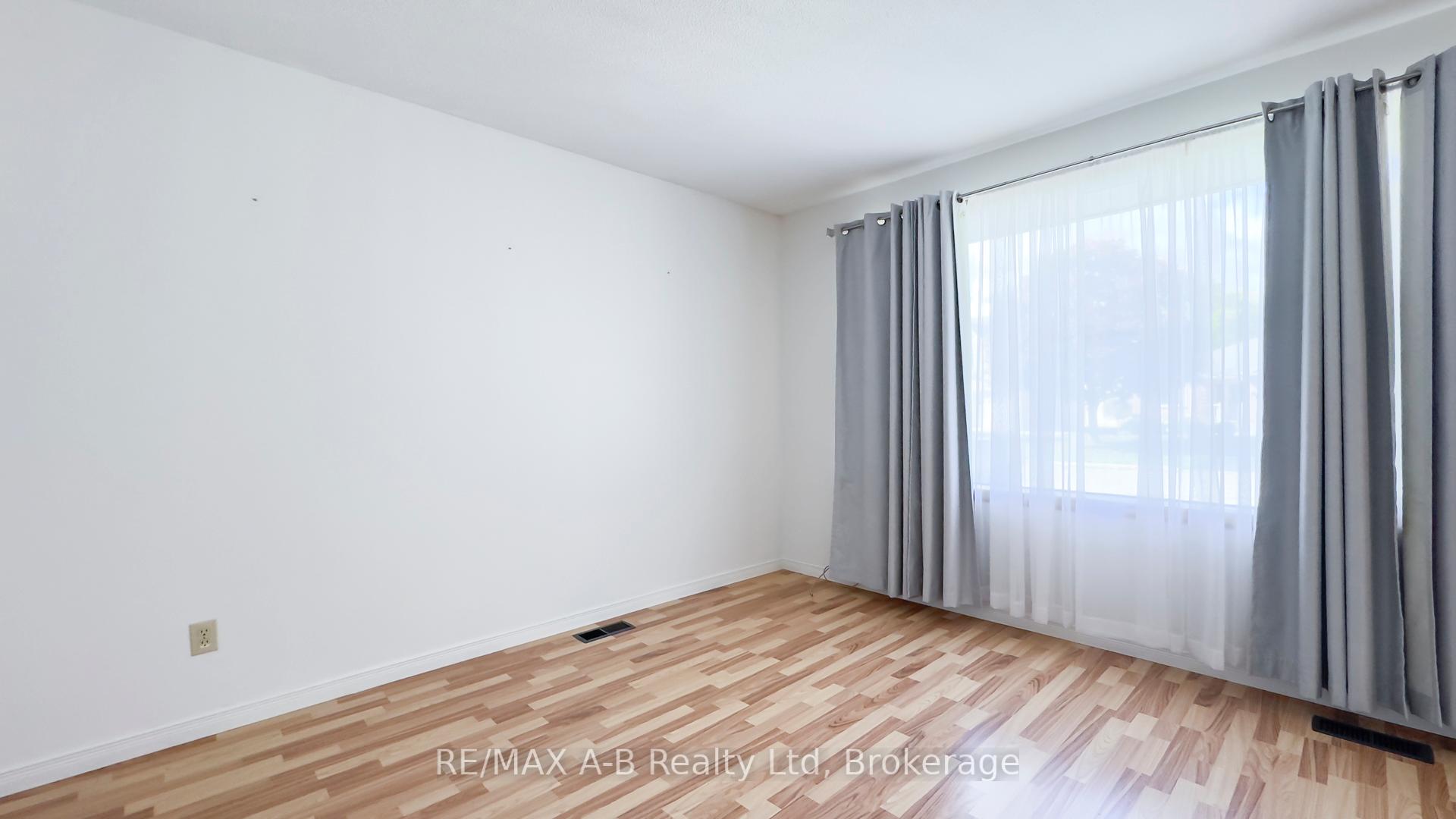 Photo 6 of 221 Coulton Drive, West Perth, Mitchell — HOMEH