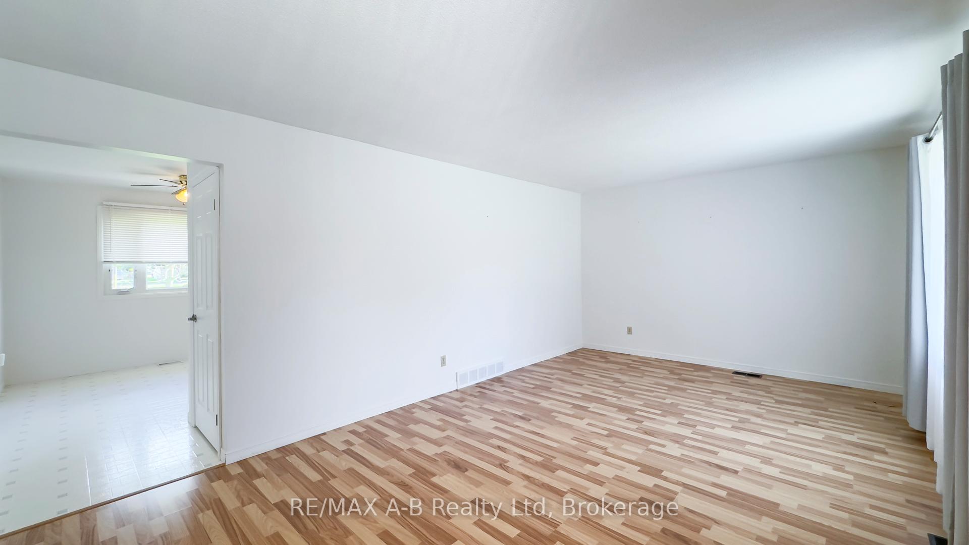 Photo 9 of 221 Coulton Drive, West Perth, Mitchell — HOMEH