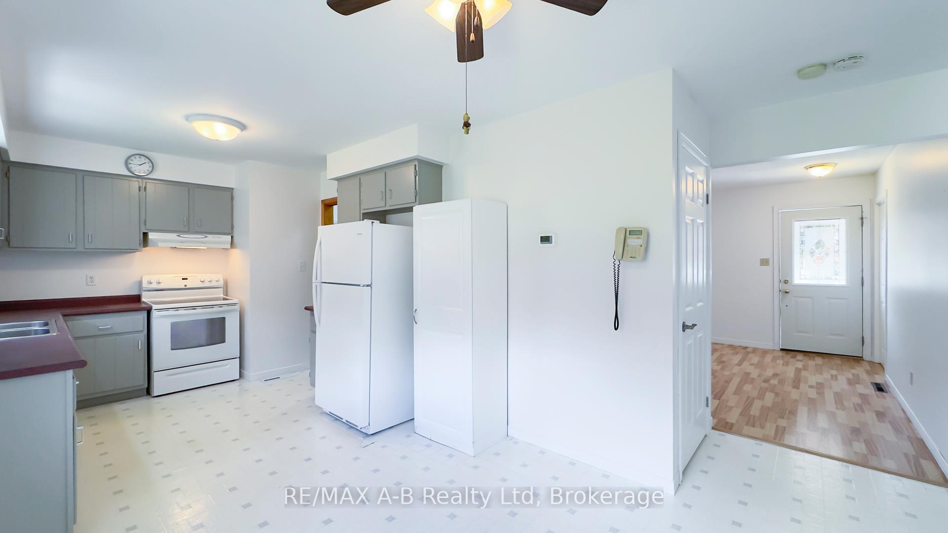 Photo 11 of 221 Coulton Drive, West Perth, Mitchell — HOMEH