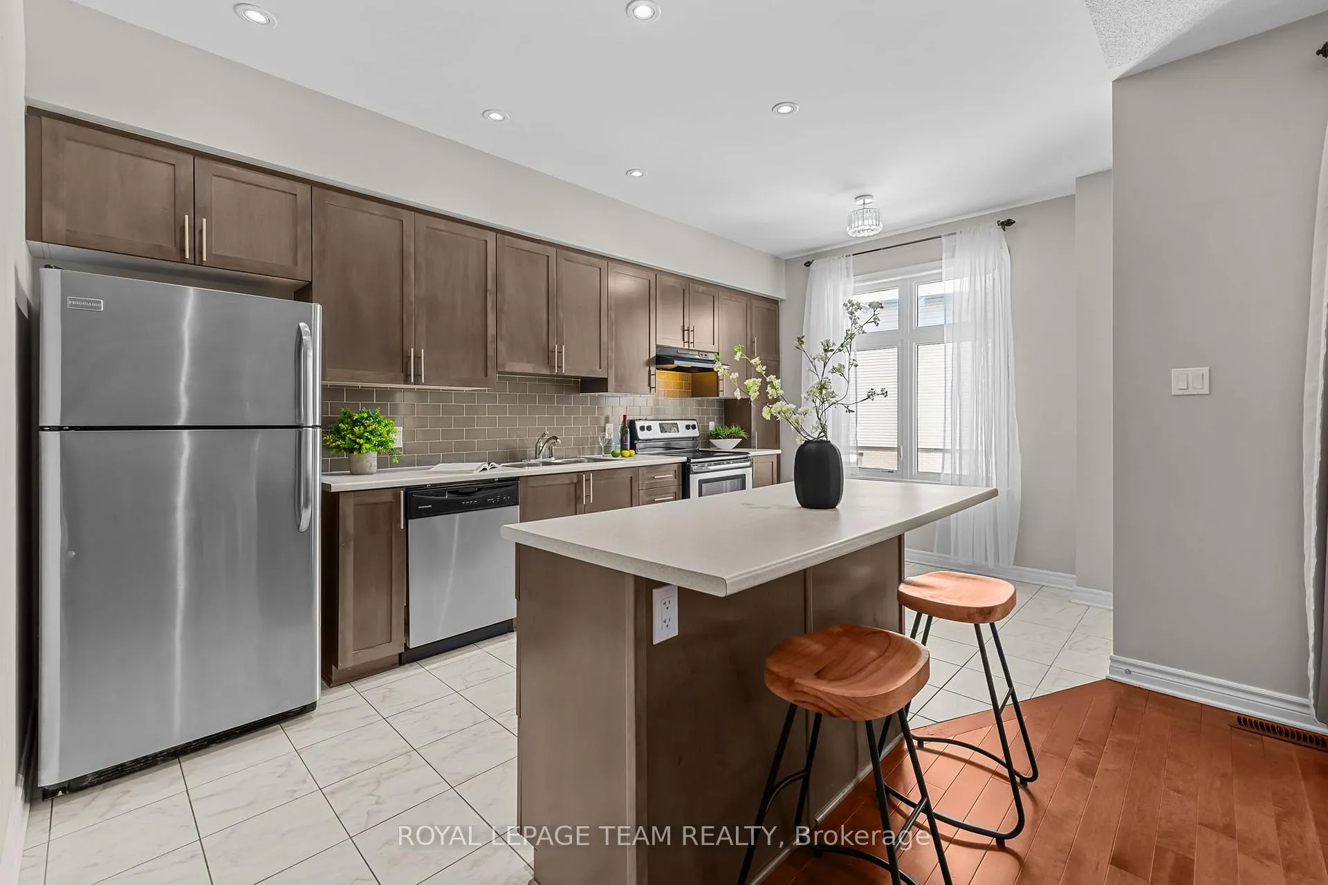 Photo 9 of 92 Stockholm Private, Ottawa, Riverside South/Gloucester Glen — HOMEH