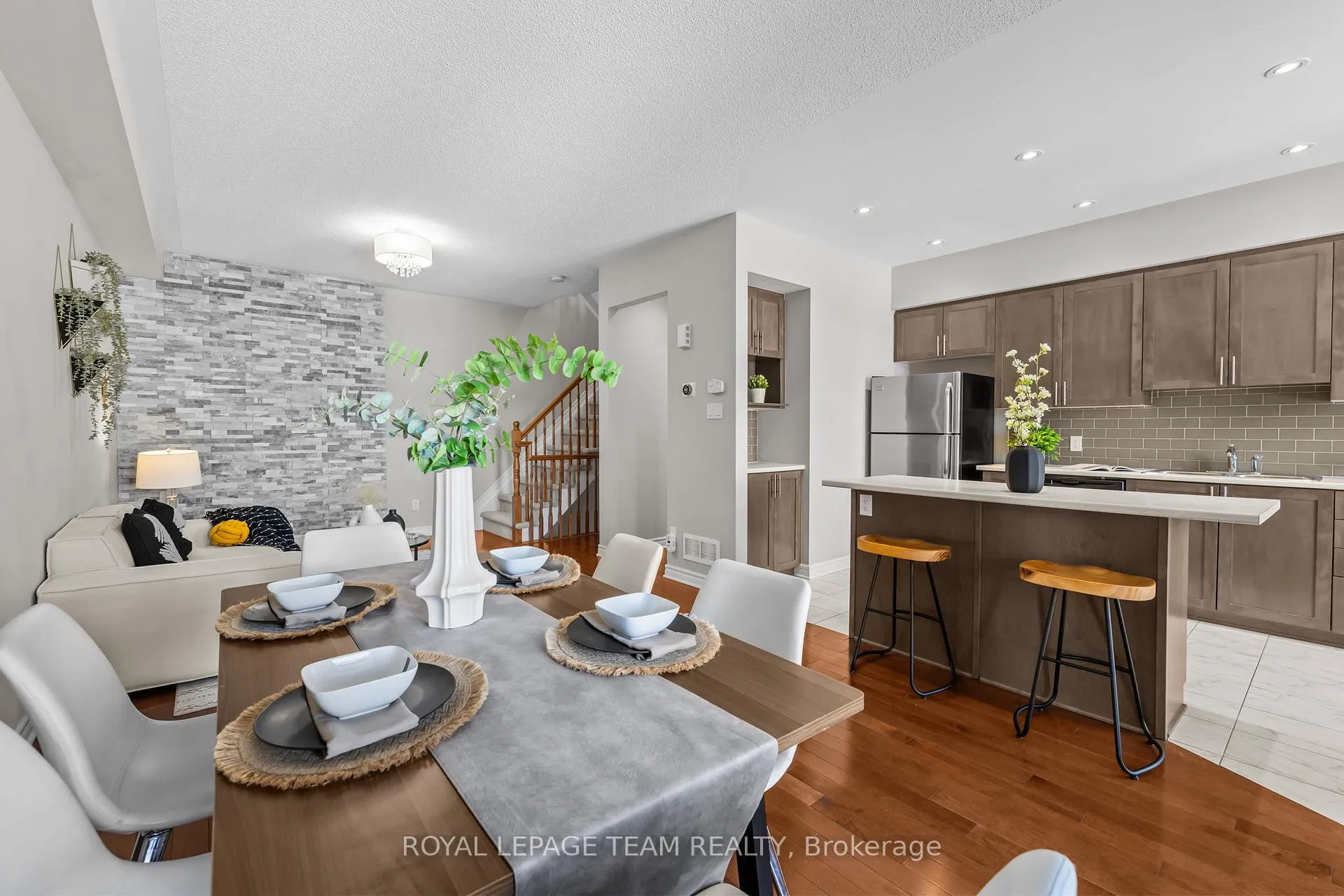 Photo 10 of 92 Stockholm Private, Ottawa, Riverside South/Gloucester Glen — HOMEH