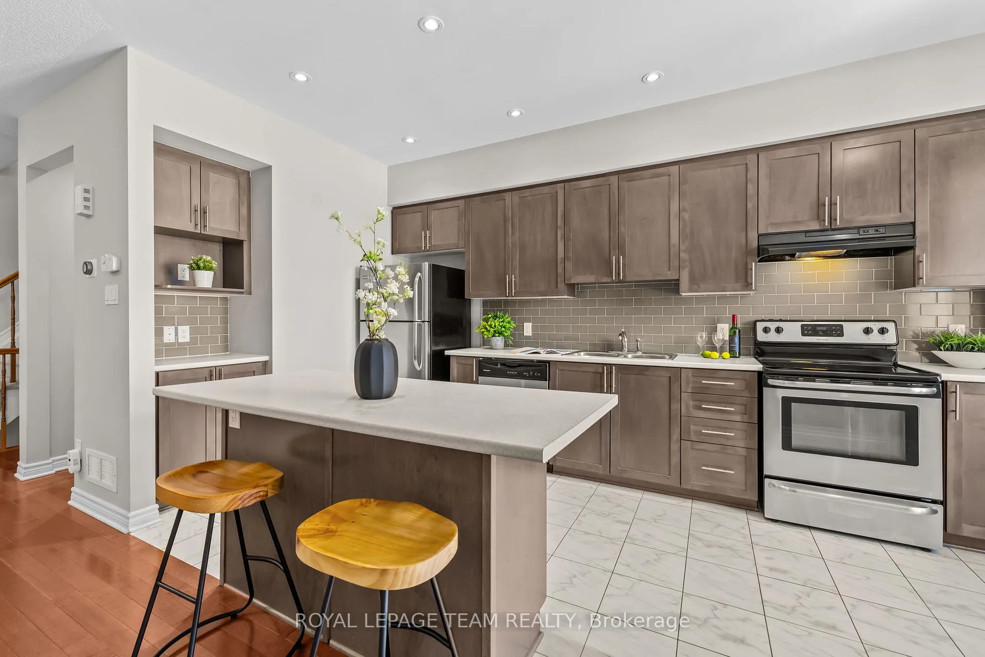 Photo 11 of 92 Stockholm Private, Ottawa, Riverside South/Gloucester Glen — HOMEH