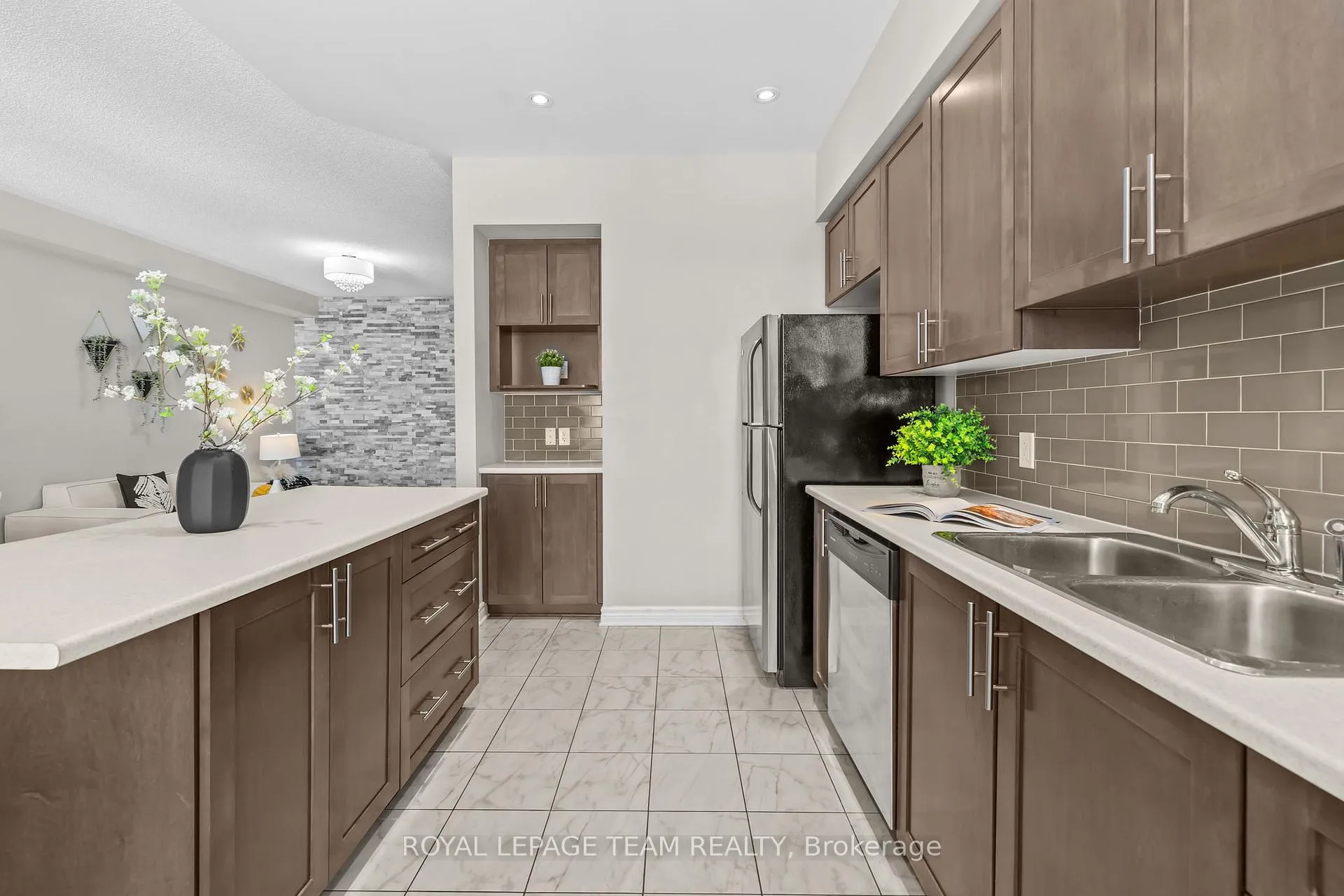 Photo 13 of 92 Stockholm Private, Ottawa, Riverside South/Gloucester Glen — HOMEH