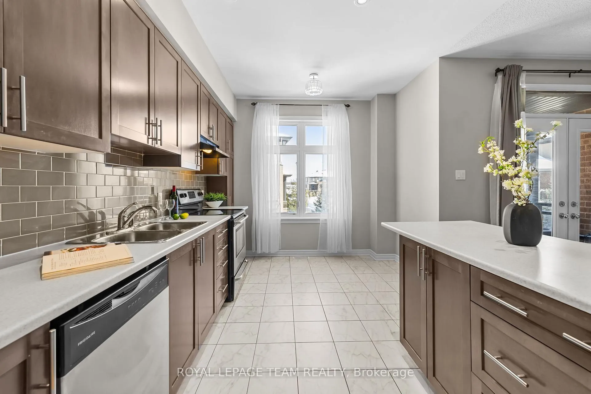 Photo 14 of 92 Stockholm Private, Ottawa, Riverside South/Gloucester Glen — HOMEH