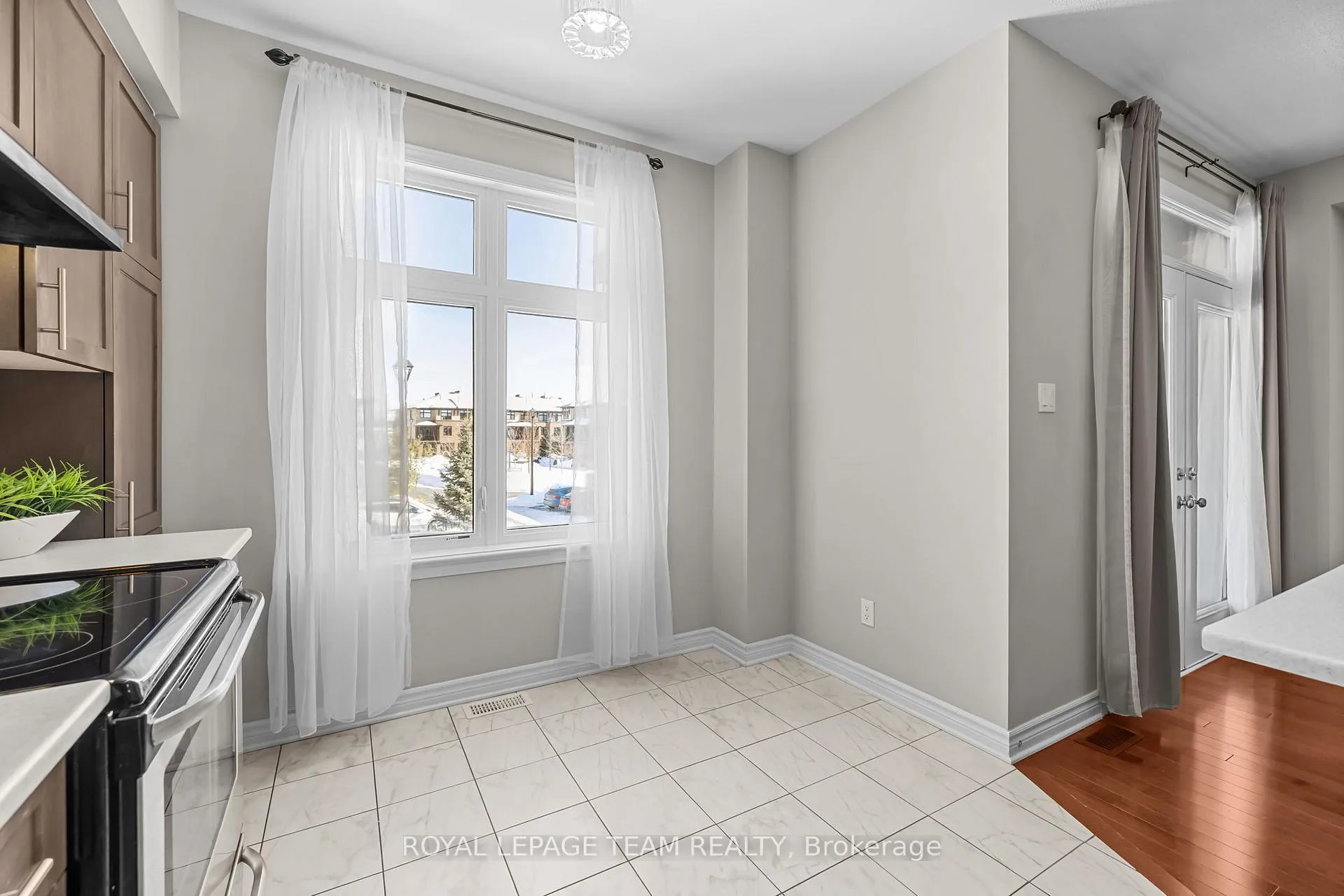 Photo 16 of 92 Stockholm Private, Ottawa, Riverside South/Gloucester Glen — HOMEH