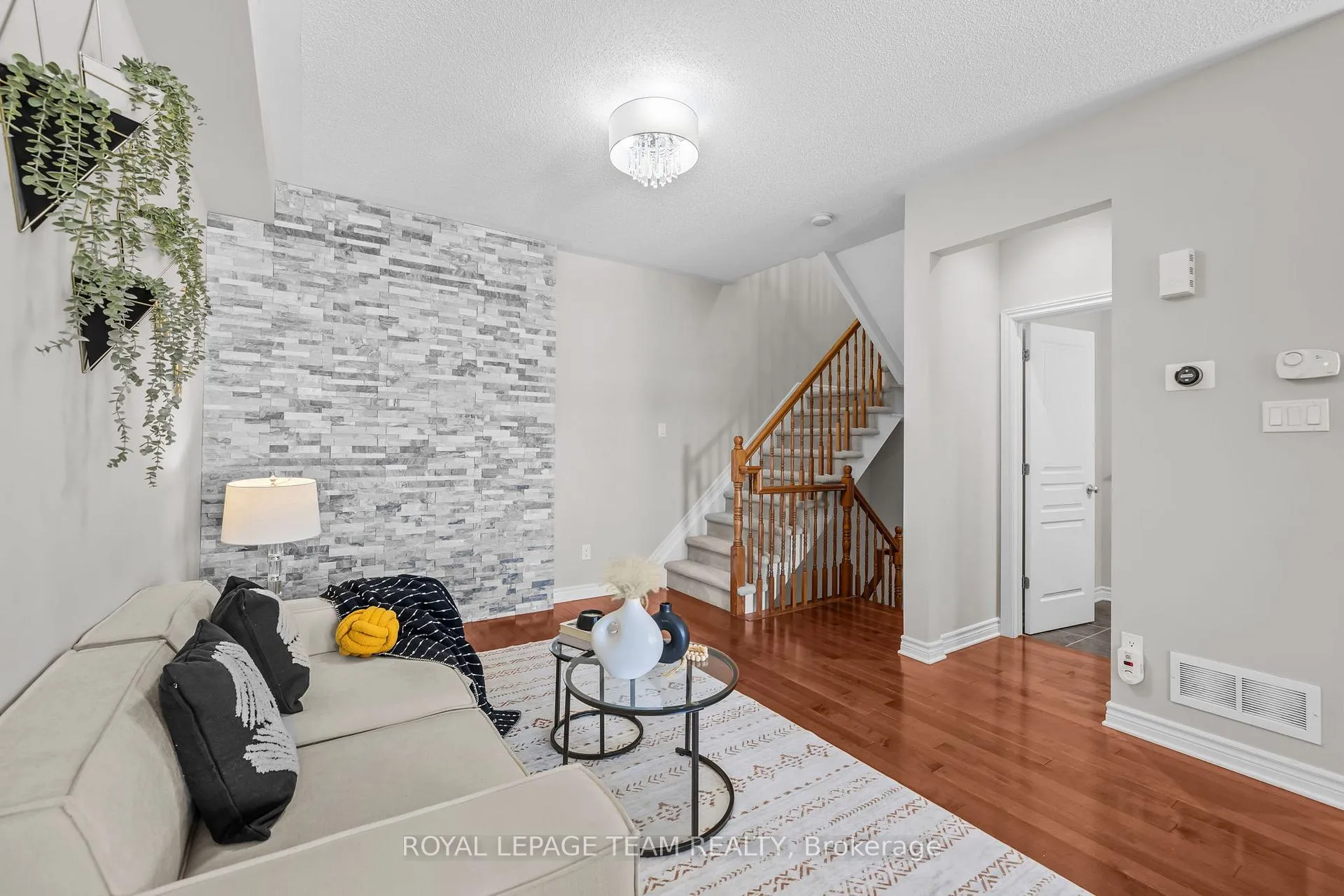 Photo 18 of 92 Stockholm Private, Ottawa, Riverside South/Gloucester Glen — HOMEH