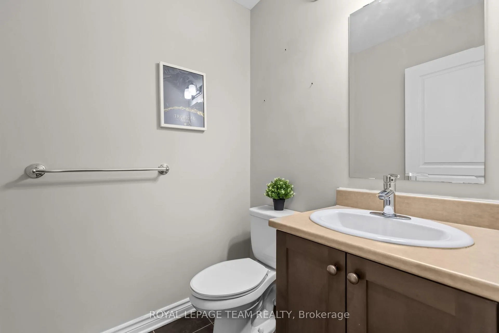 Photo 20 of 92 Stockholm Private, Ottawa, Riverside South/Gloucester Glen — HOMEH
