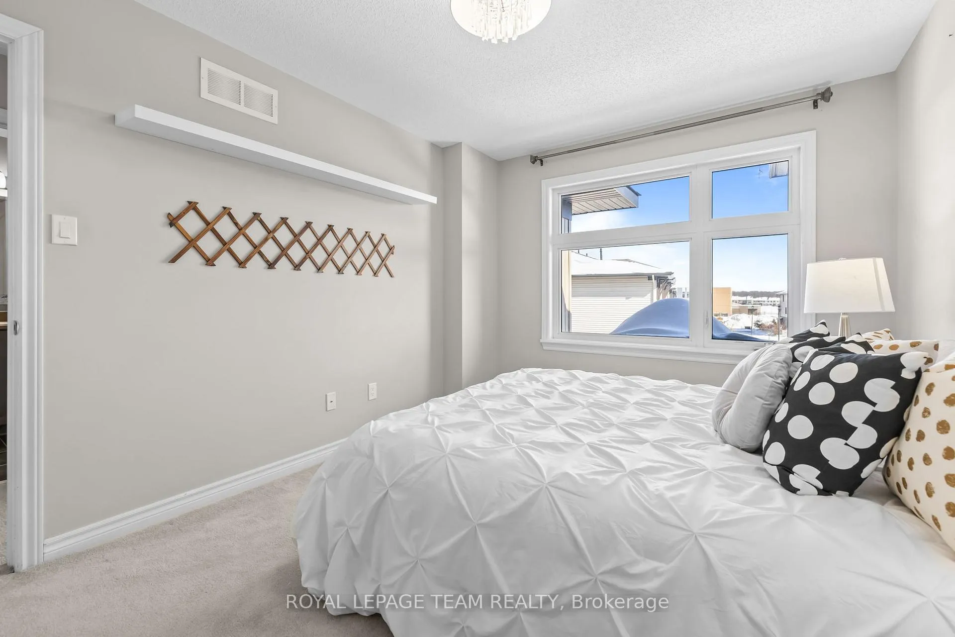 Photo 22 of 92 Stockholm Private, Ottawa, Riverside South/Gloucester Glen — HOMEH