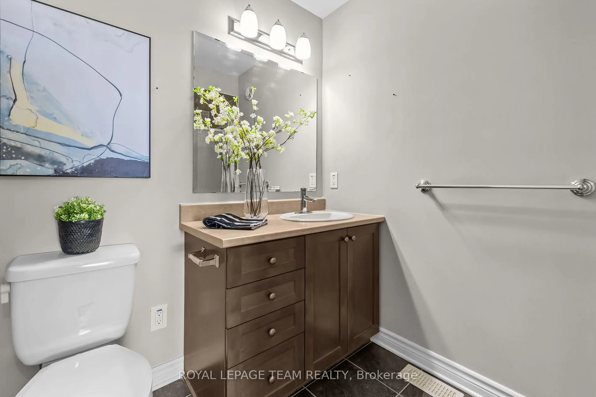 Photo 25 of 92 Stockholm Private, Ottawa, Riverside South/Gloucester Glen — HOMEH