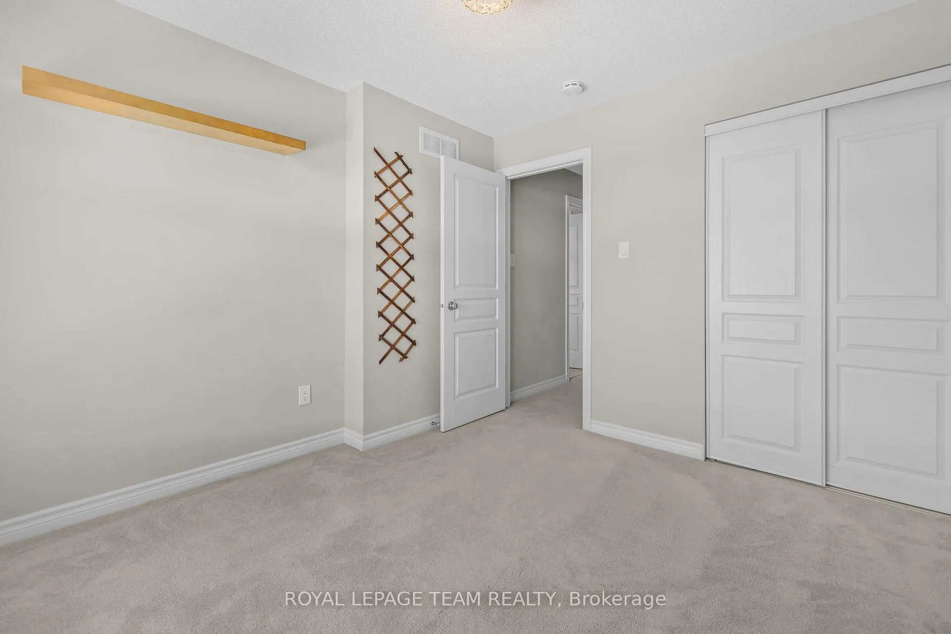 Photo 29 of 92 Stockholm Private, Ottawa, Riverside South/Gloucester Glen — HOMEH
