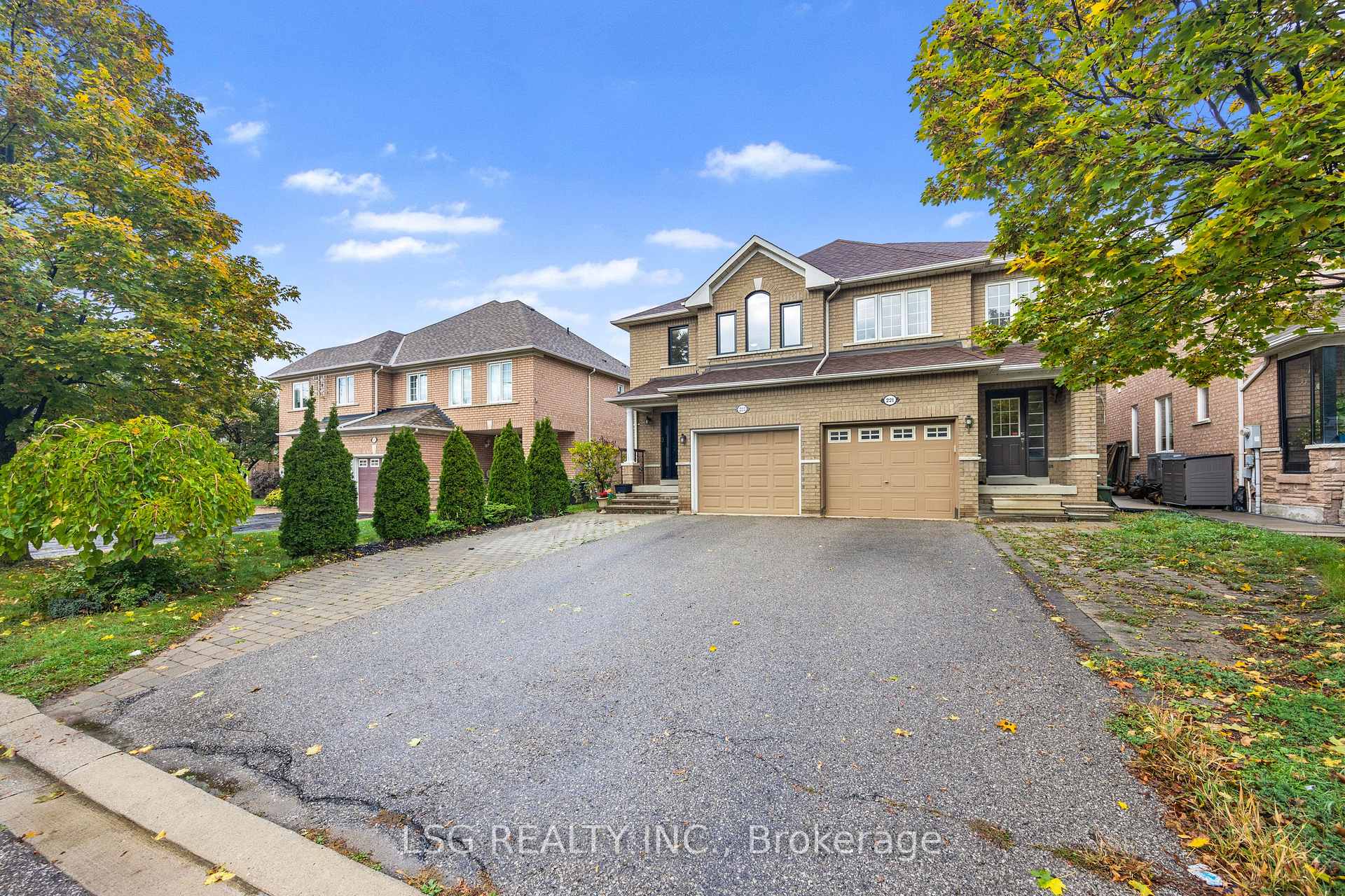 Photo 2 of 223 Foxfield Crescent, Vaughan, Patterson — HOMEH