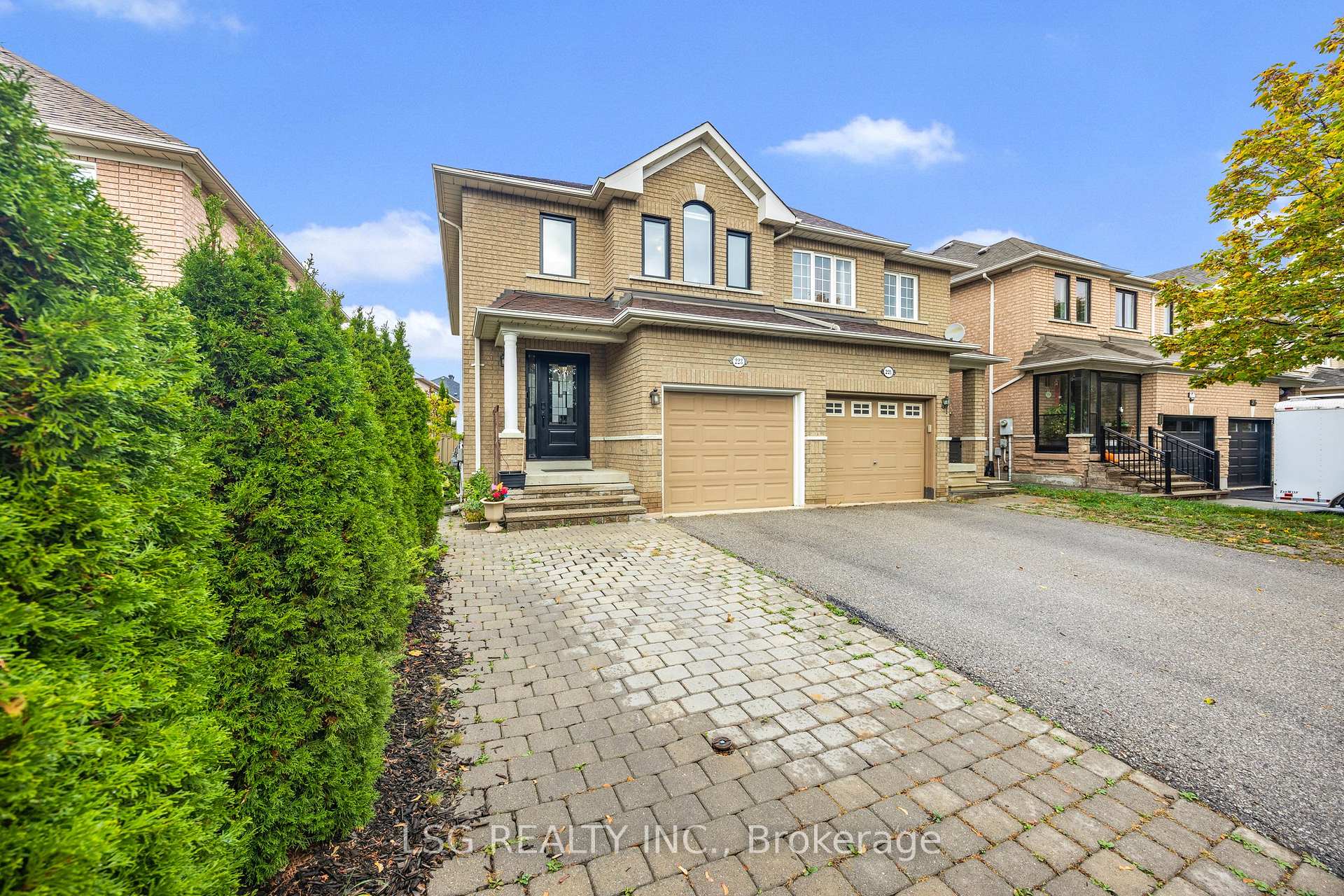 Photo 3 of 223 Foxfield Crescent, Vaughan, Patterson — HOMEH