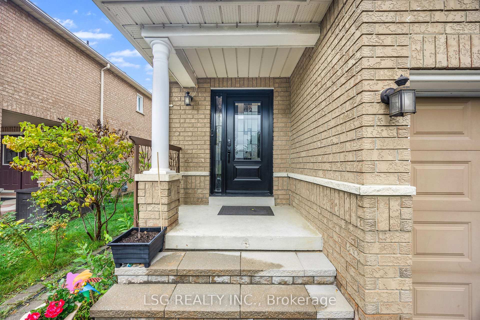 Photo 5 of 223 Foxfield Crescent, Vaughan, Patterson — HOMEH