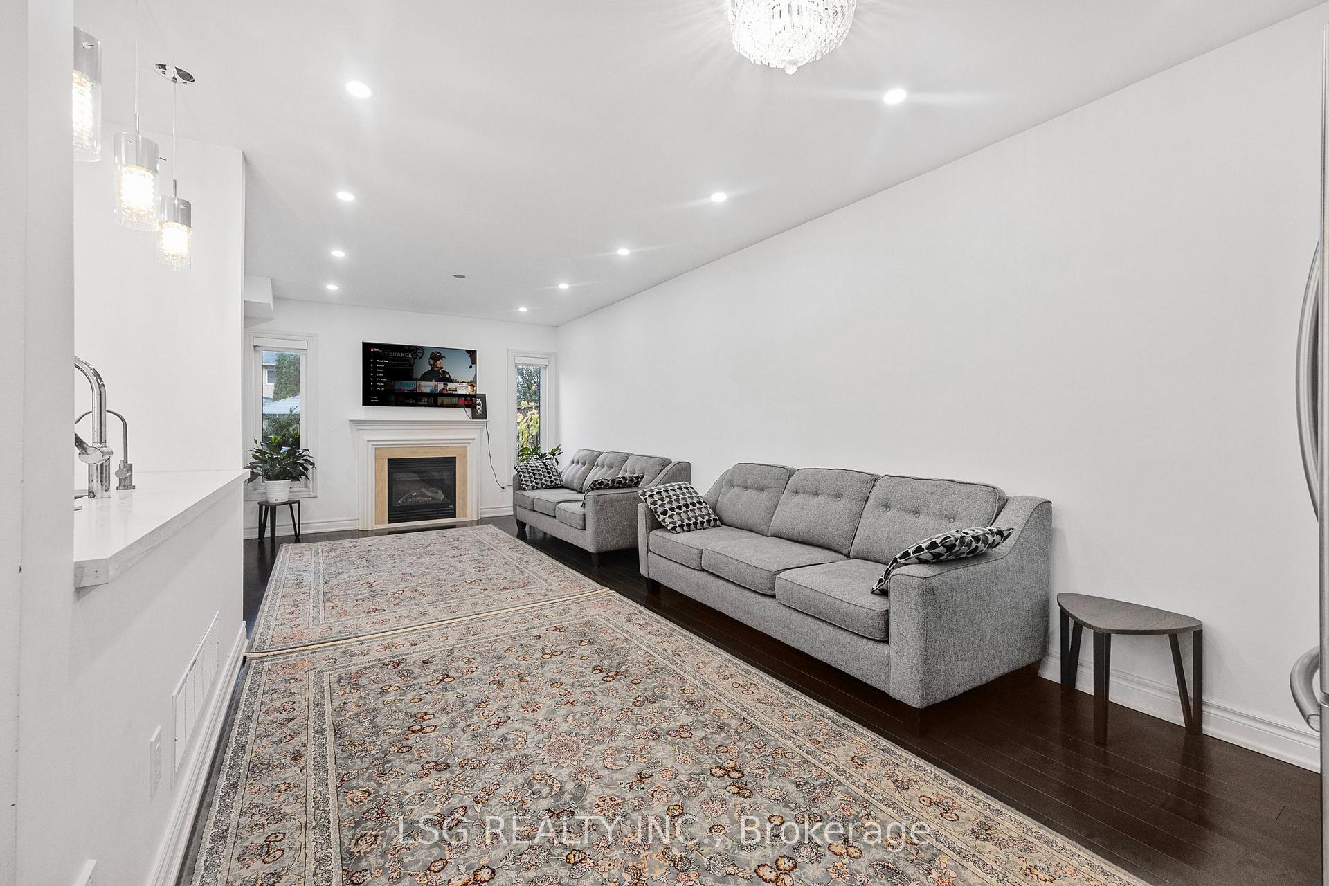 Photo 8 of 223 Foxfield Crescent, Vaughan, Patterson — HOMEH