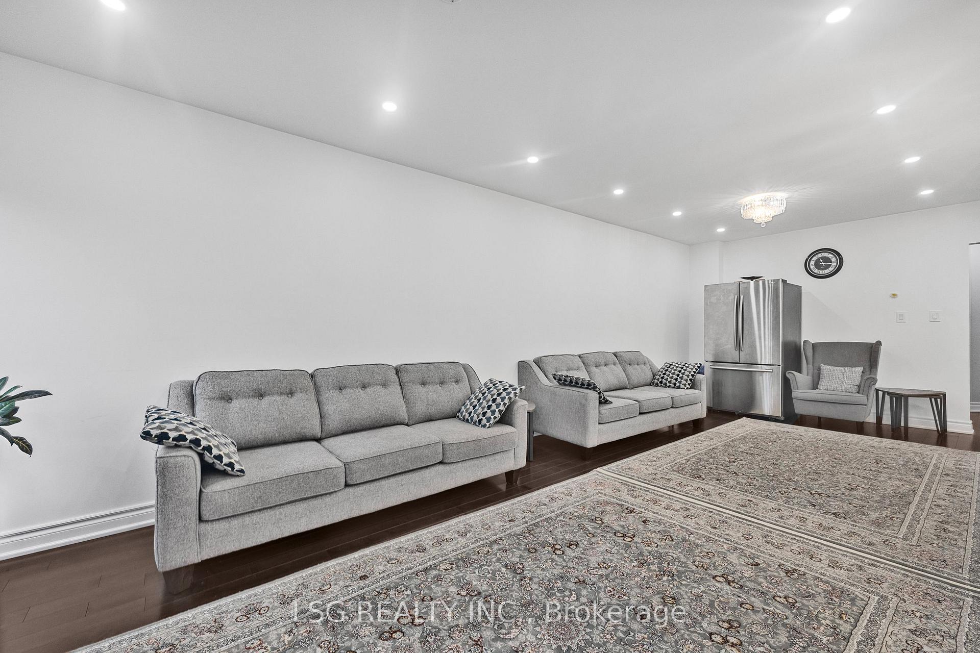 Photo 15 of 223 Foxfield Crescent, Vaughan, Patterson — HOMEH