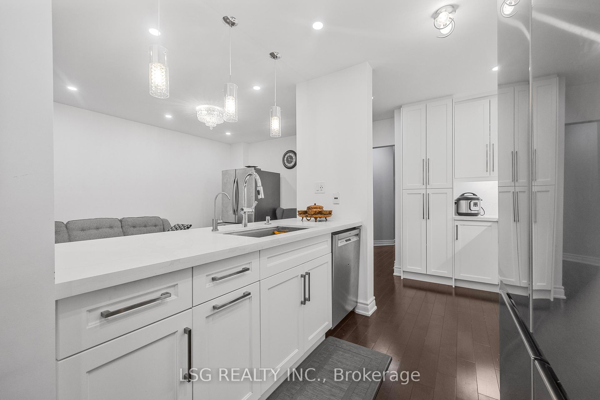 Photo 16 of 223 Foxfield Crescent, Vaughan, Patterson — HOMEH