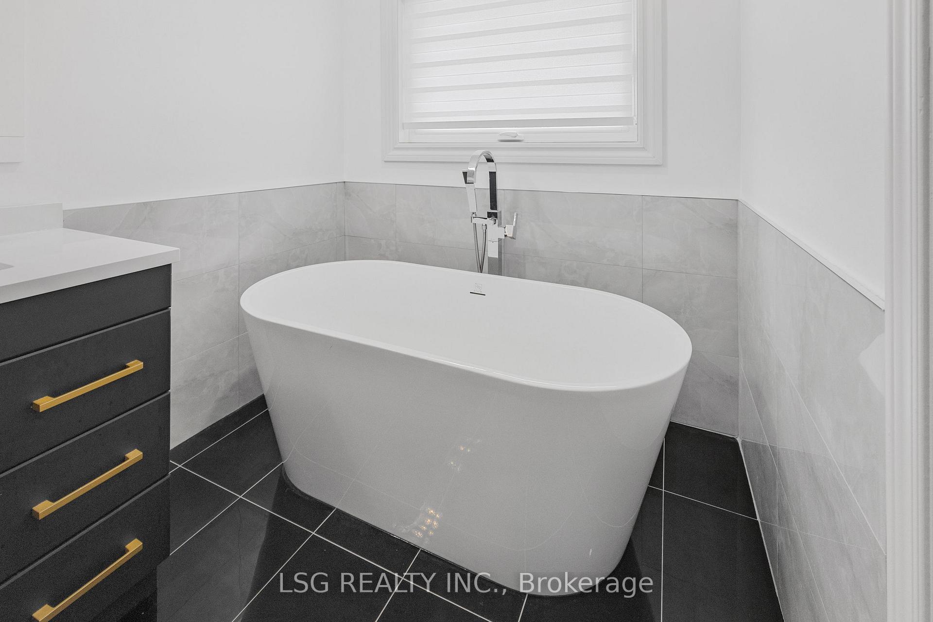 Photo 23 of 223 Foxfield Crescent, Vaughan, Patterson — HOMEH
