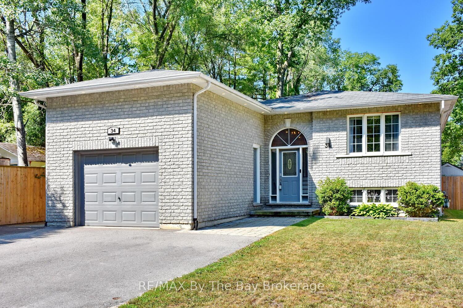 Photo 1 of 34 Glendale Avenue, Wasaga Beach — HOMEH