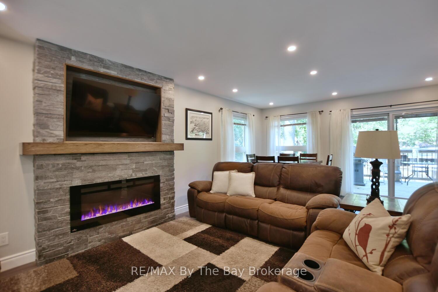 Photo 3 of 34 Glendale Avenue, Wasaga Beach — HOMEH
