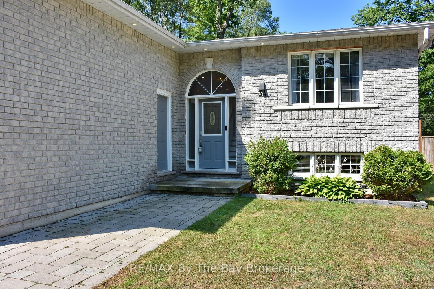 Photo 6 of 34 Glendale Avenue, Wasaga Beach — HOMEH