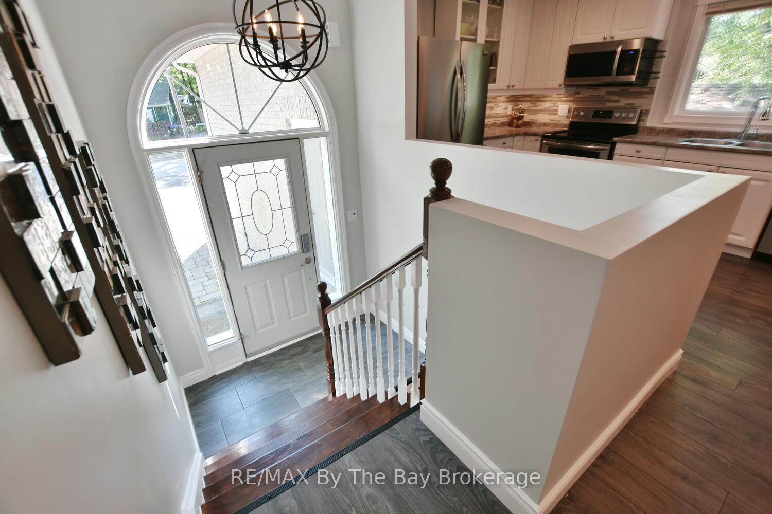 Photo 7 of 34 Glendale Avenue, Wasaga Beach — HOMEH