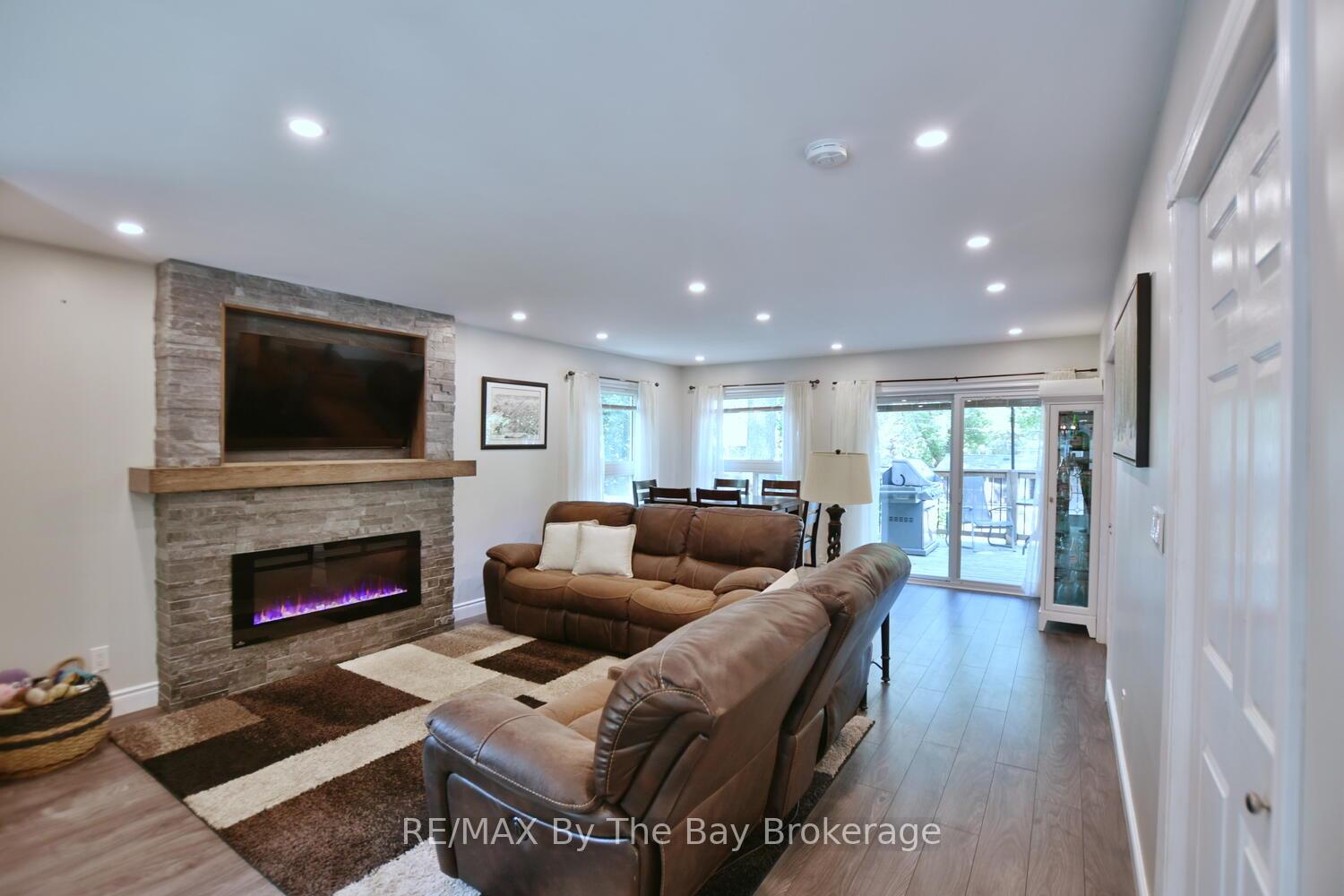 Photo 10 of 34 Glendale Avenue, Wasaga Beach — HOMEH