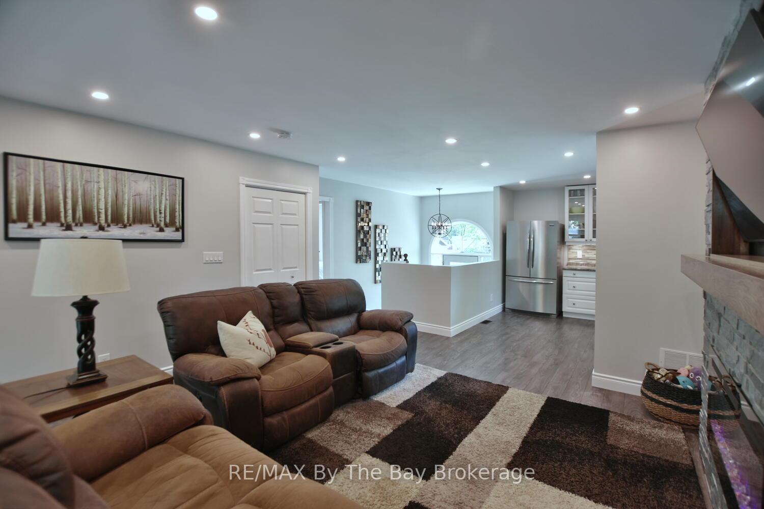 Photo 11 of 34 Glendale Avenue, Wasaga Beach — HOMEH