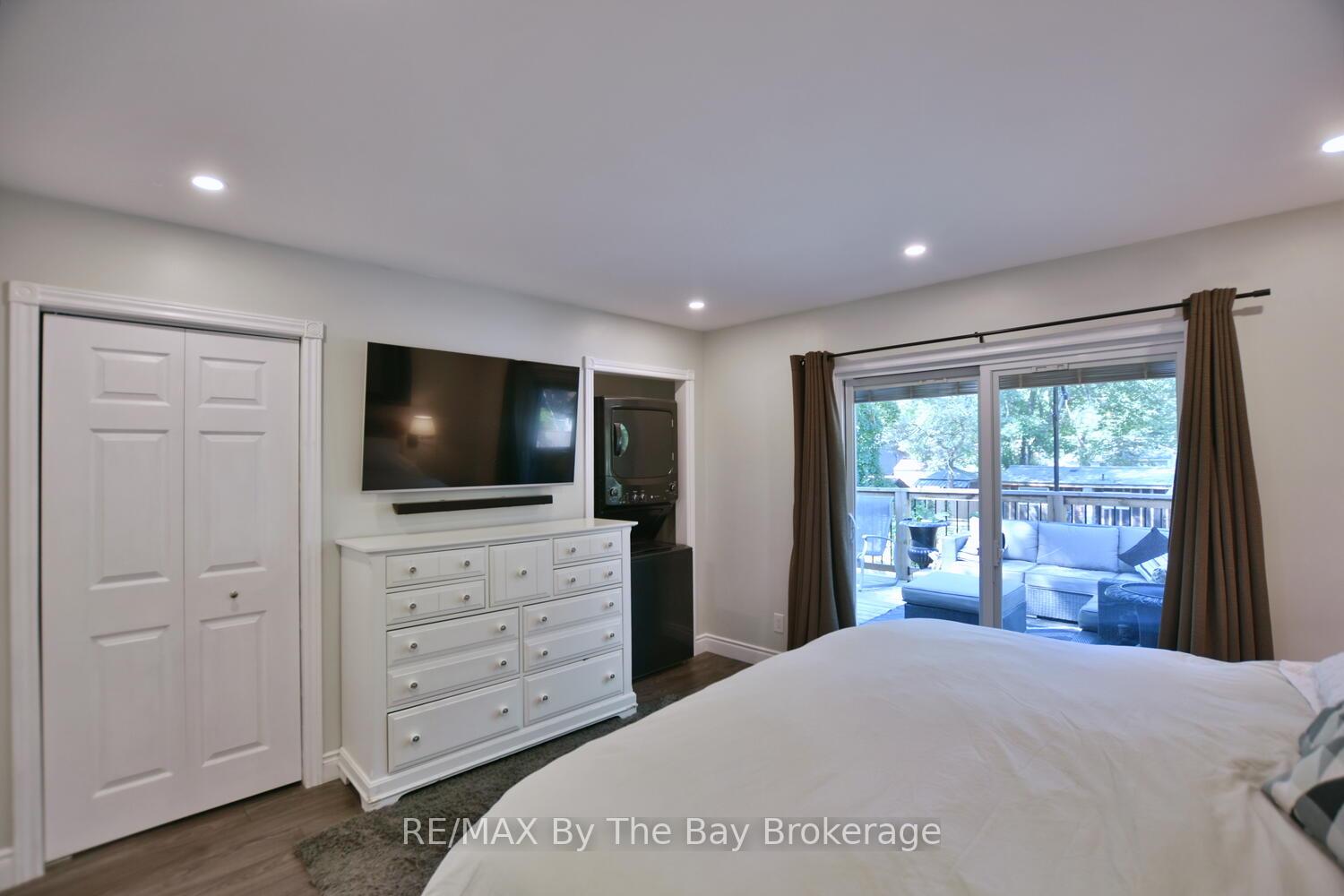 Photo 15 of 34 Glendale Avenue, Wasaga Beach — HOMEH