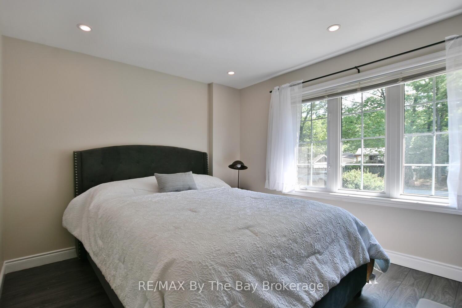 Photo 17 of 34 Glendale Avenue, Wasaga Beach — HOMEH