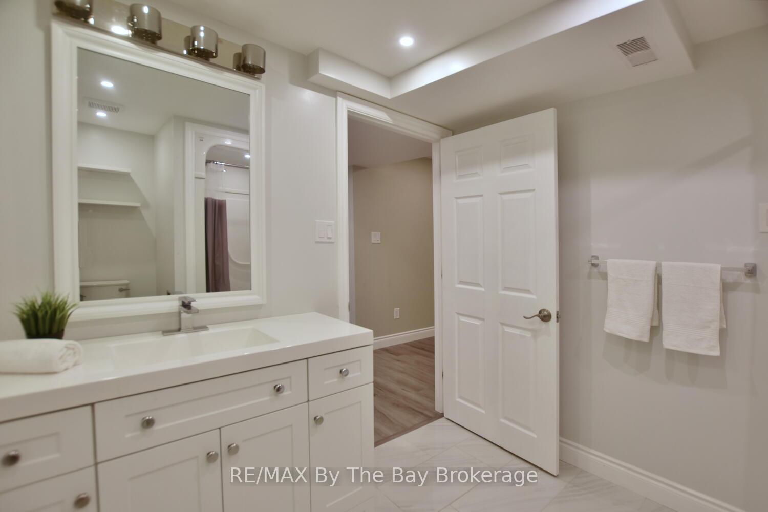 Photo 23 of 34 Glendale Avenue, Wasaga Beach — HOMEH