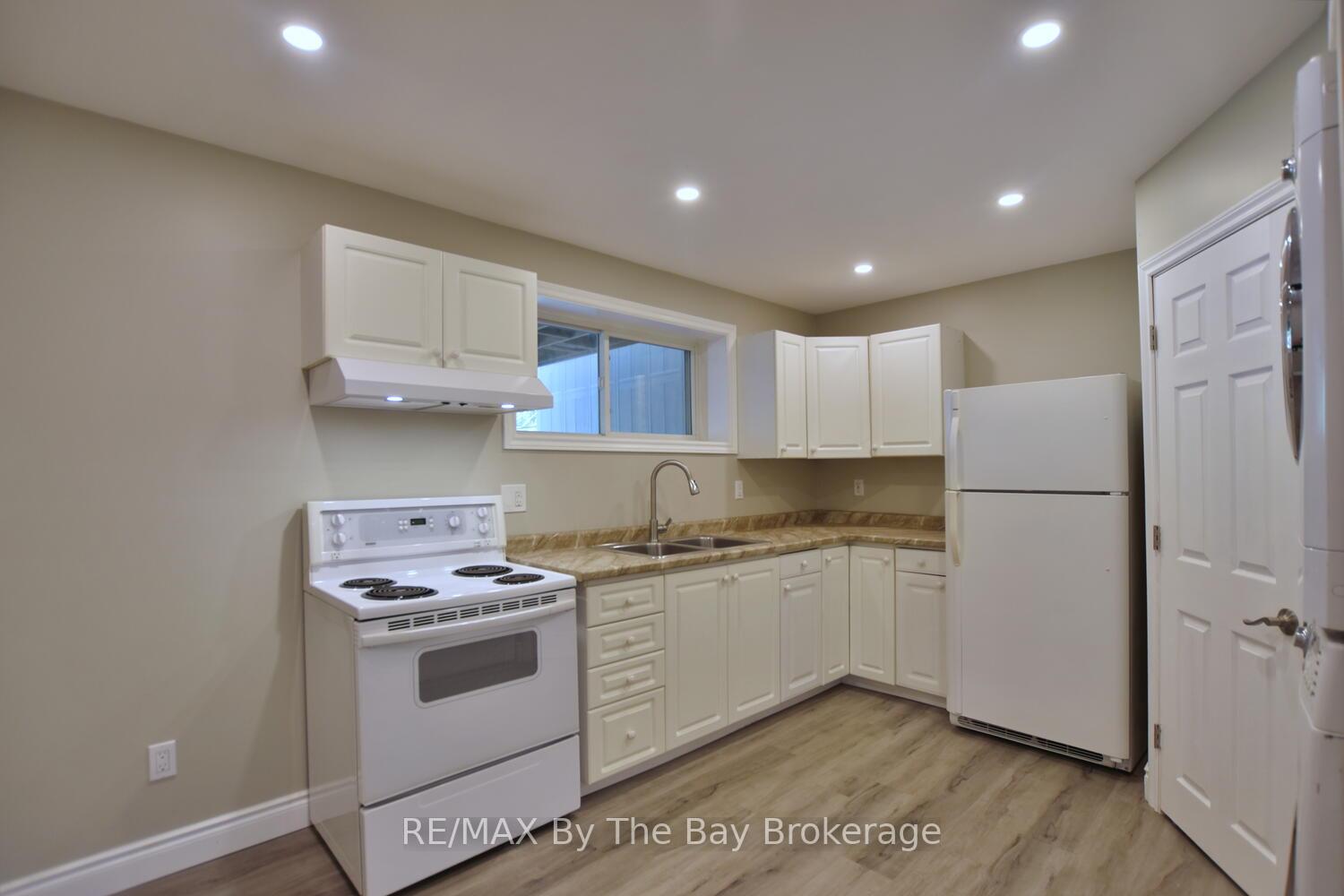 Photo 25 of 34 Glendale Avenue, Wasaga Beach — HOMEH