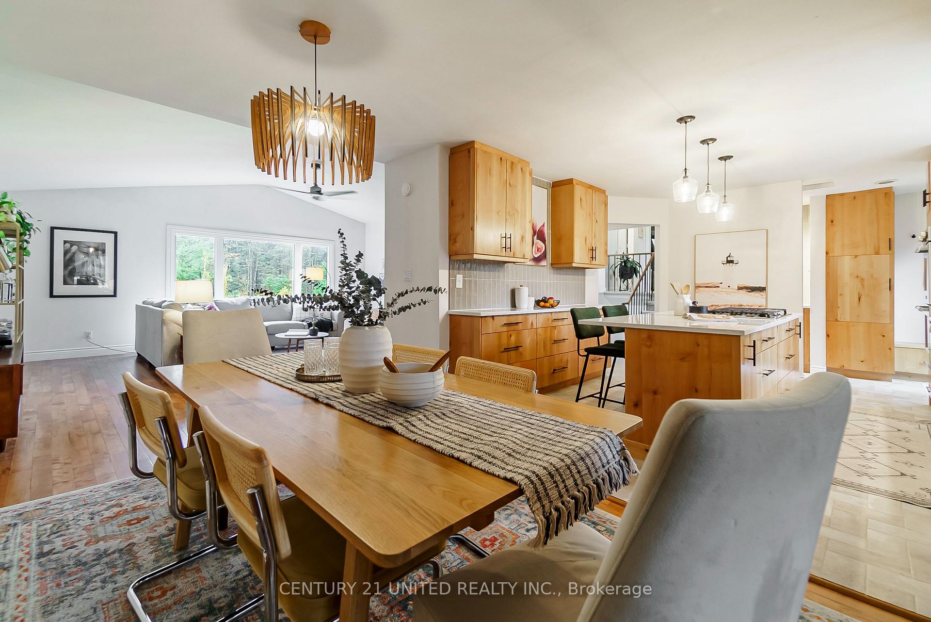 Photo 5 of 647C Ravenshoe Road, Uxbridge, Rural Uxbridge — HOMEH