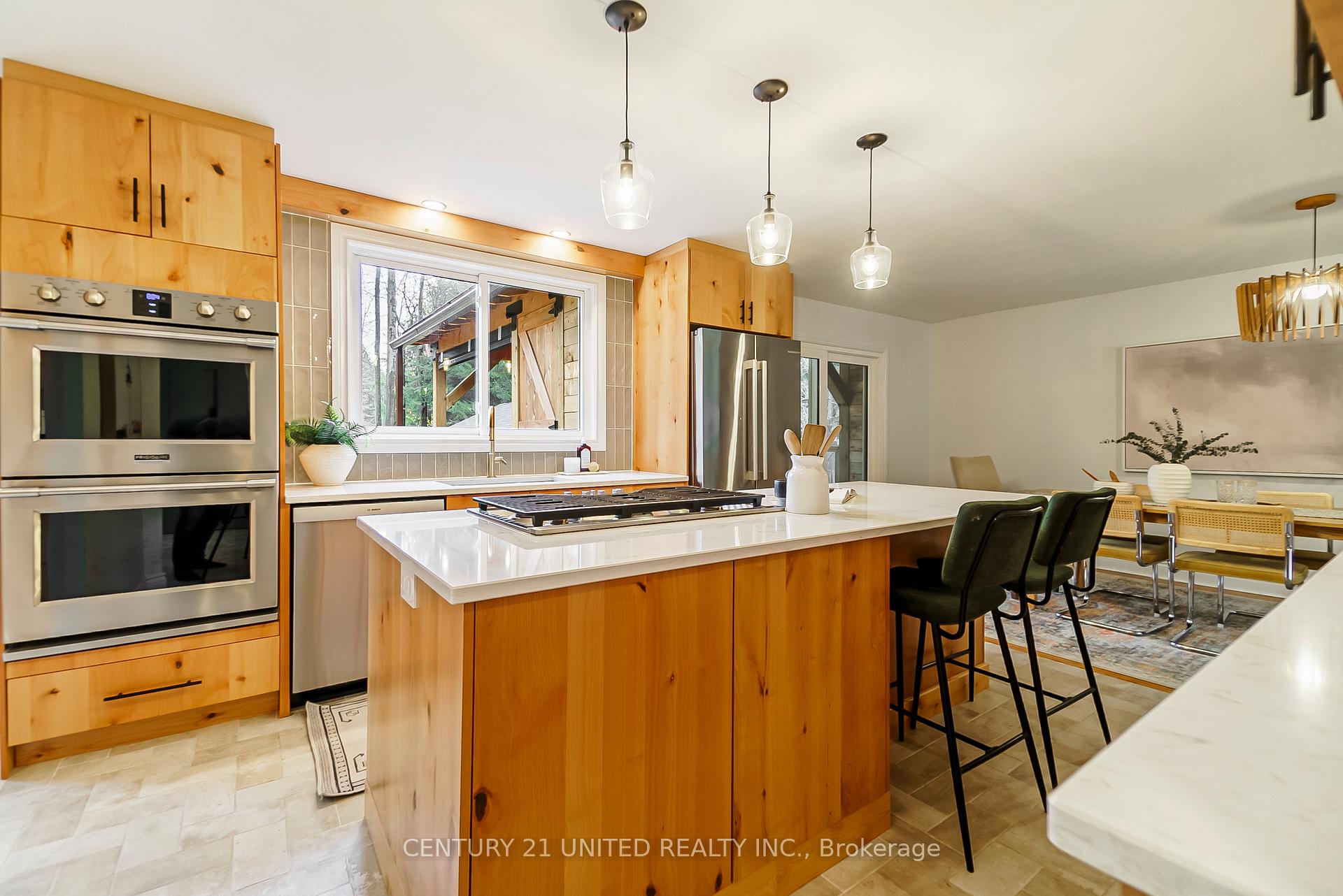 Photo 6 of 647C Ravenshoe Road, Uxbridge, Rural Uxbridge — HOMEH
