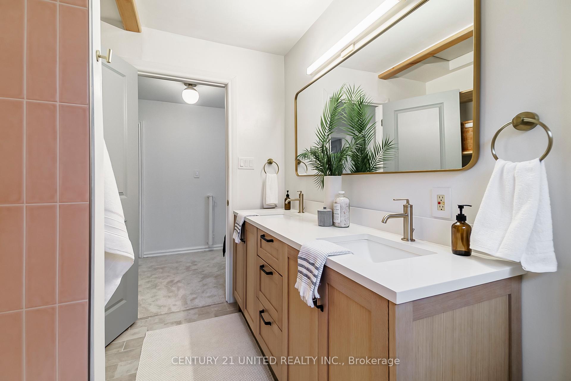 Photo 19 of 647C Ravenshoe Road, Uxbridge, Rural Uxbridge — HOMEH