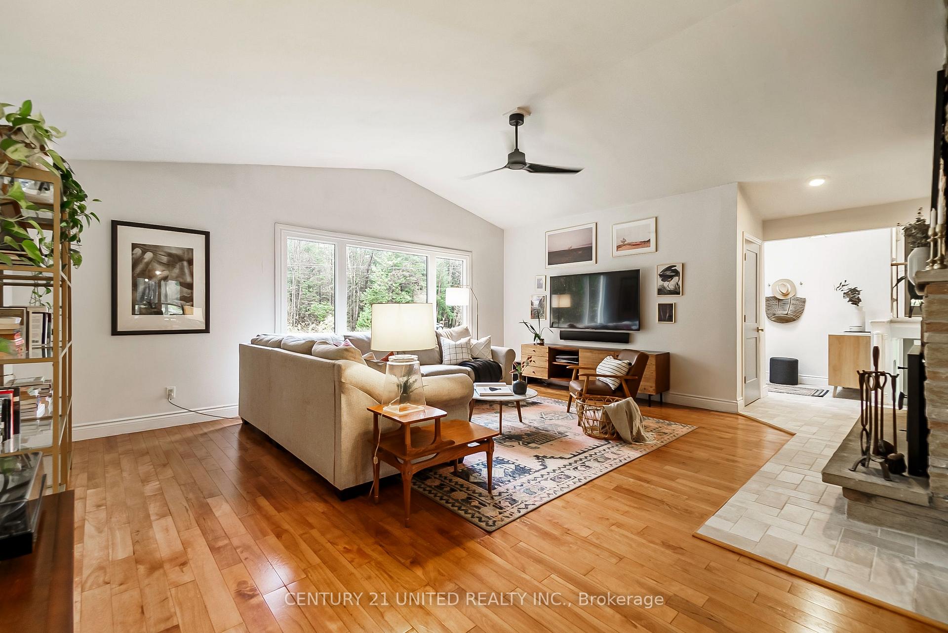 Photo 23 of 647C Ravenshoe Road, Uxbridge, Rural Uxbridge — HOMEH