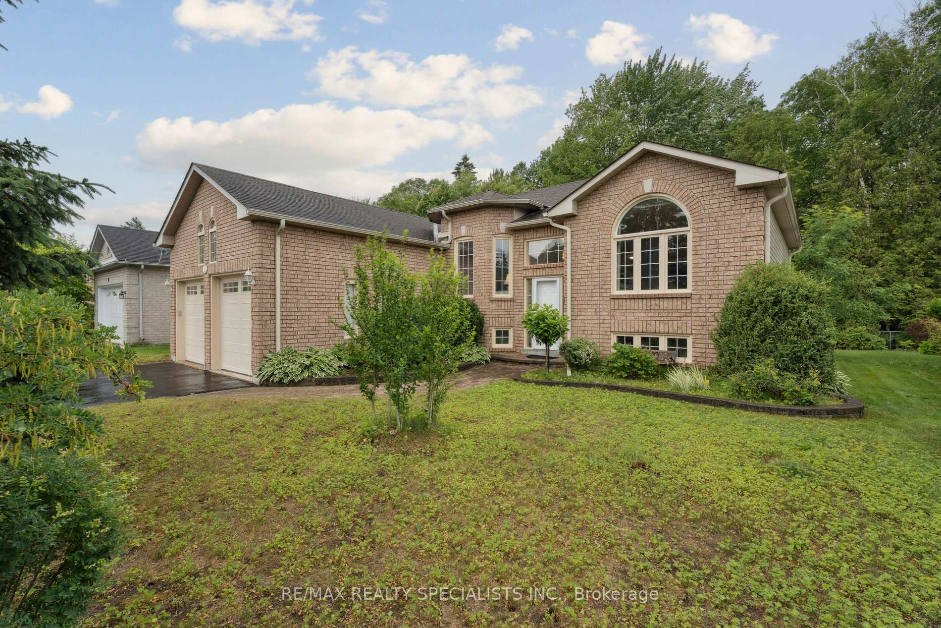 Photo 2 of 62 Silver Birch Avenue, Wasaga Beach — HOMEH