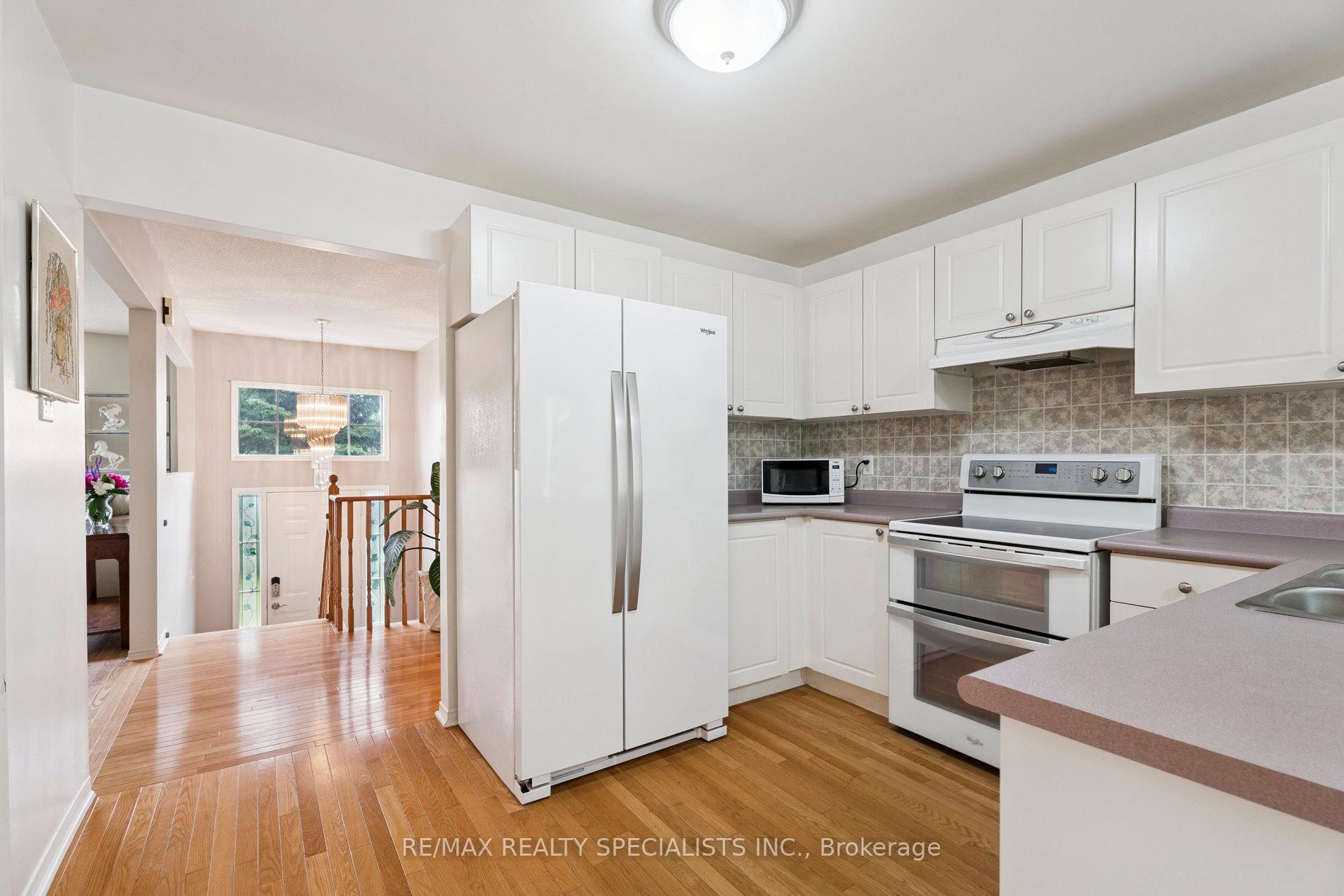 Photo 8 of 62 Silver Birch Avenue, Wasaga Beach — HOMEH