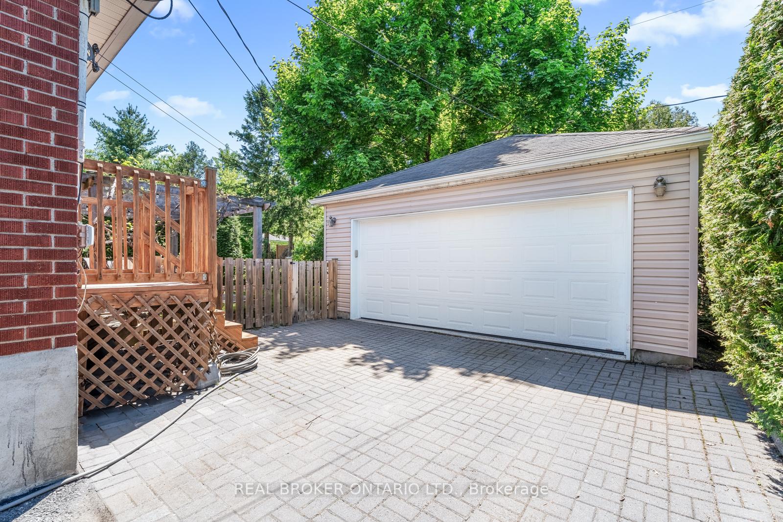 Photo 4 of 174 Dahlia Avenue, Ottawa, Applewood Acres — HOMEH