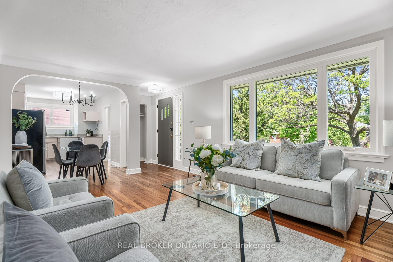 Photo 9 of 174 Dahlia Avenue, Ottawa, Applewood Acres — HOMEH