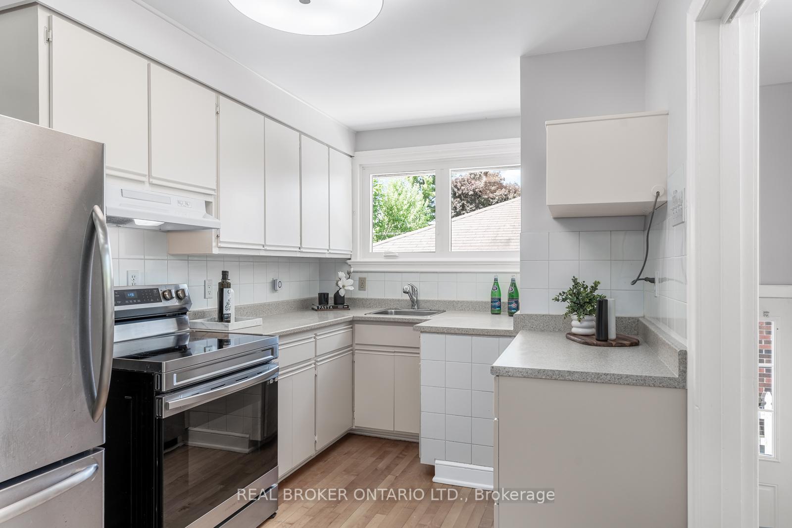 Photo 11 of 174 Dahlia Avenue, Ottawa, Applewood Acres — HOMEH