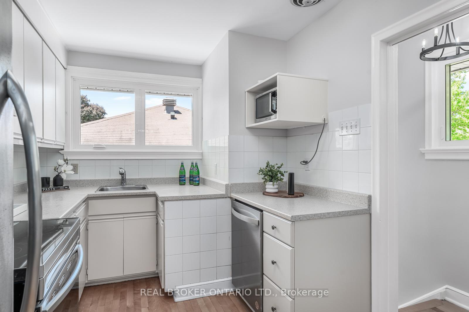 Photo 13 of 174 Dahlia Avenue, Ottawa, Applewood Acres — HOMEH