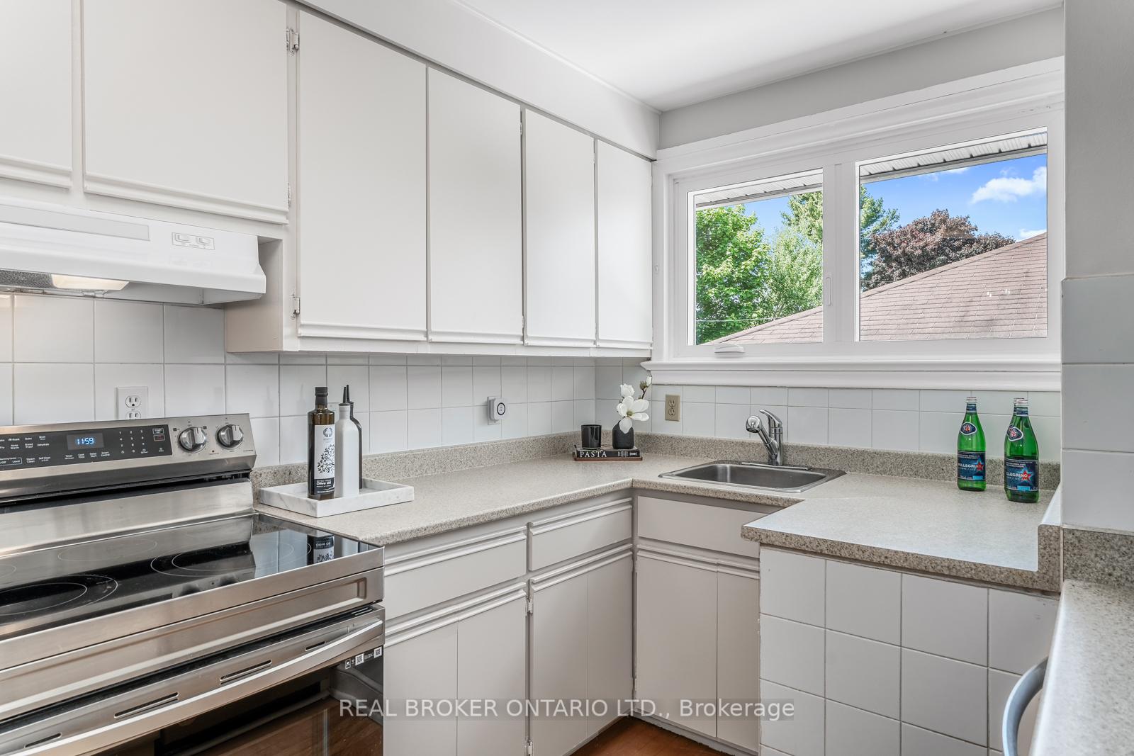 Photo 14 of 174 Dahlia Avenue, Ottawa, Applewood Acres — HOMEH